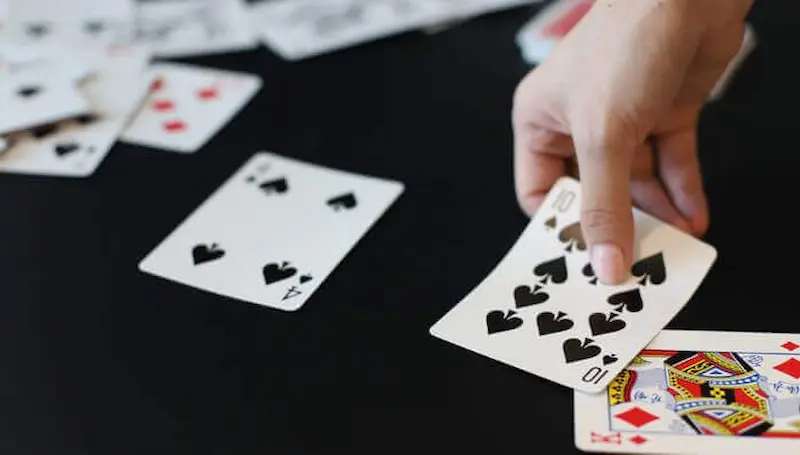 Details of the 4 betting rounds in Poker